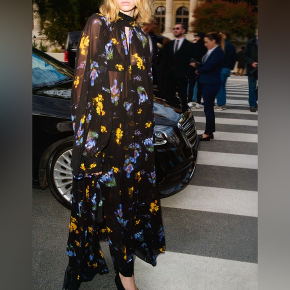 H&M Dresses & Skirts - Hm studio collection floral
Patterned chiffon dress